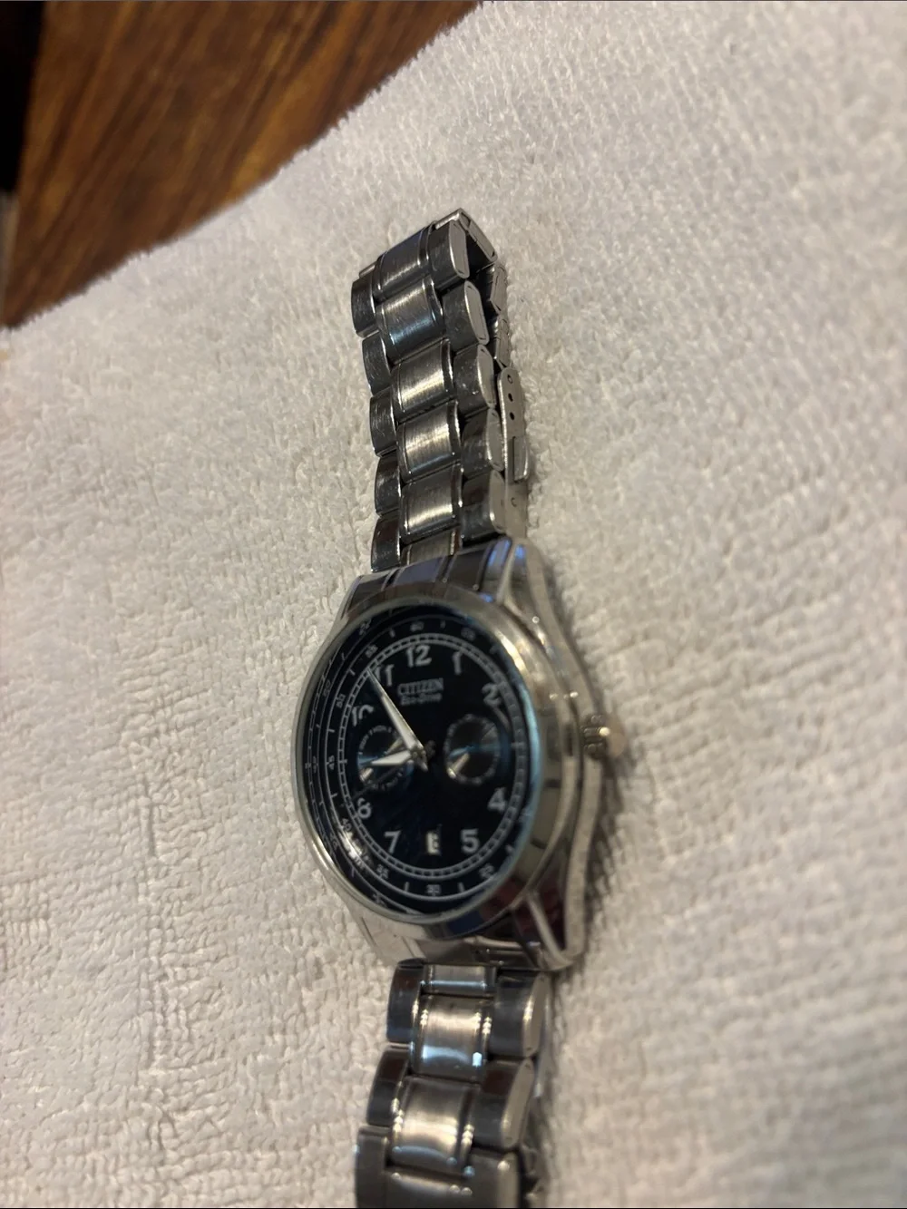Men's Silver Tone Analog Watch with Black Dial